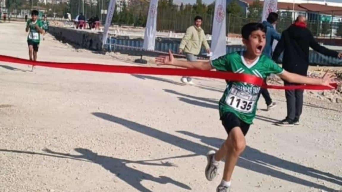 Kızıltepe ilçe Atletizim Kros yarışlarında Kız ve Erkeklerde ilçe 1.liği elde ettik.